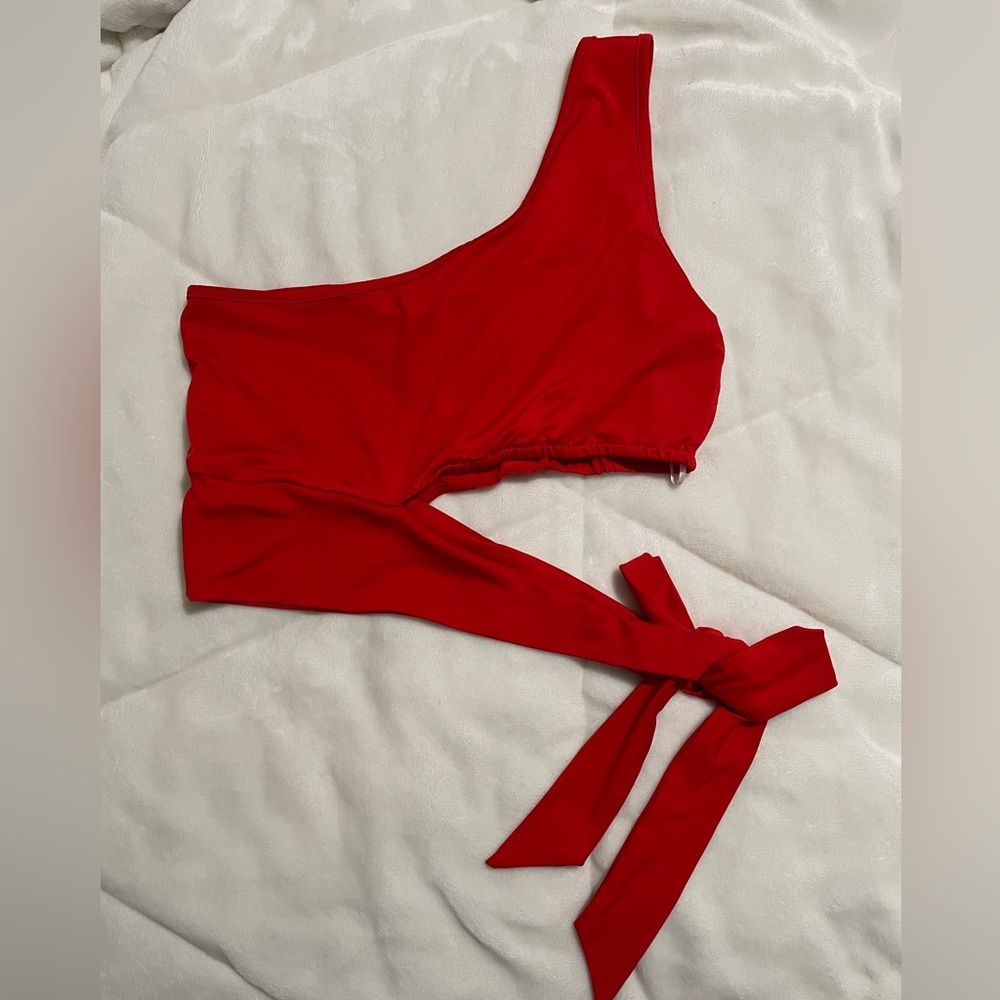 Self tie one shoulder crop top